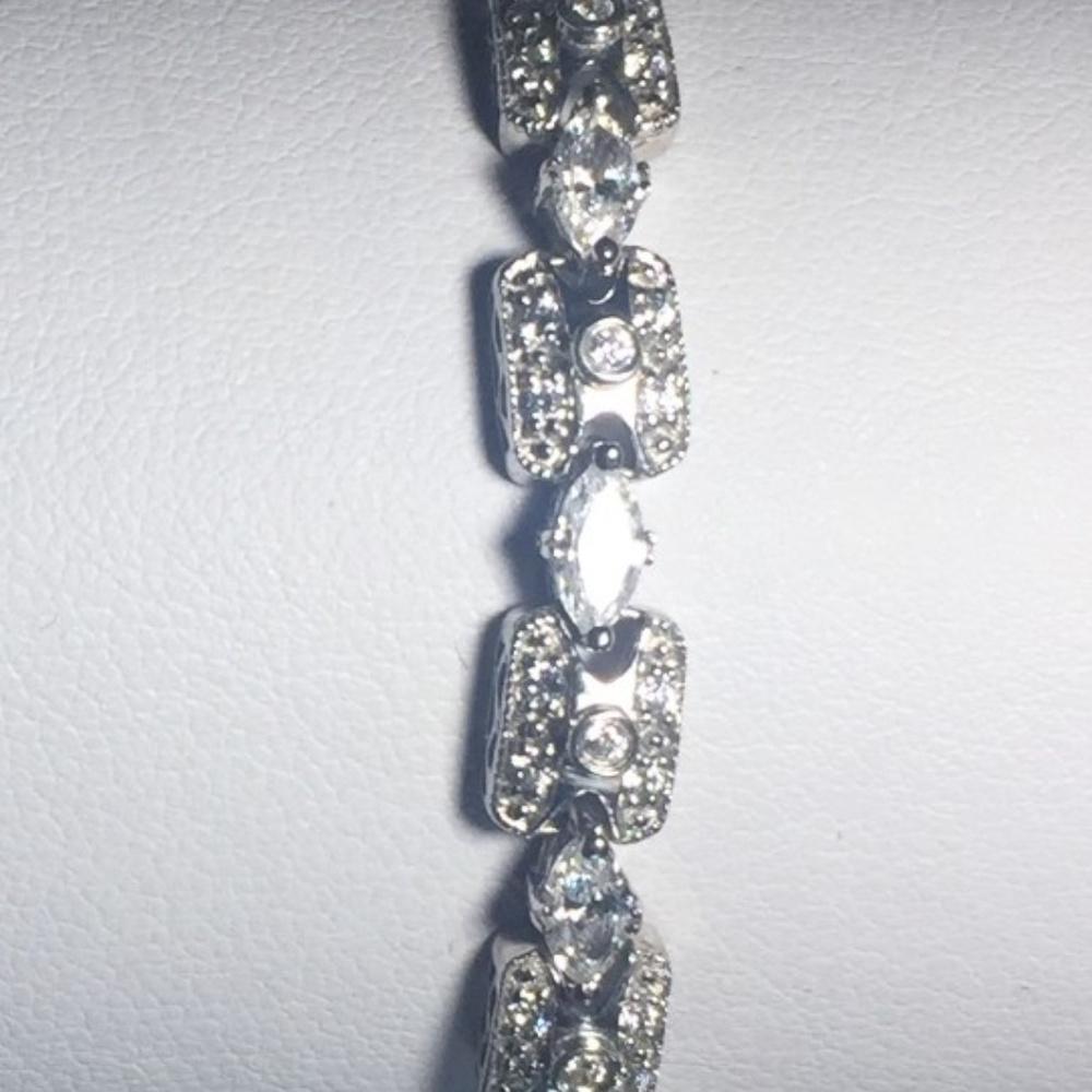 Vintage Look Rhinestone Bracelet - Picture 3 of 7
